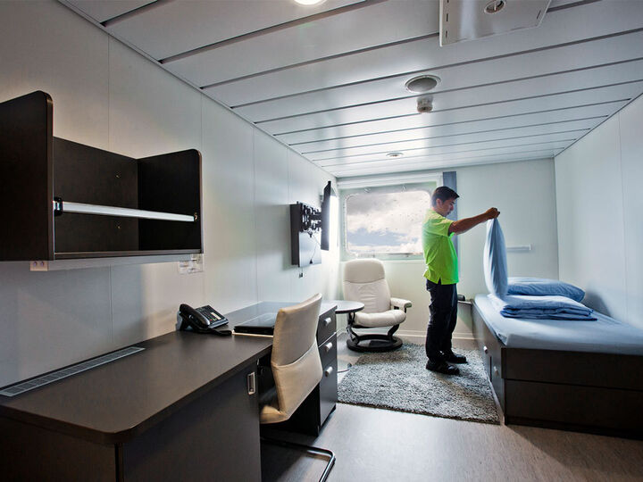 Offshore steward web