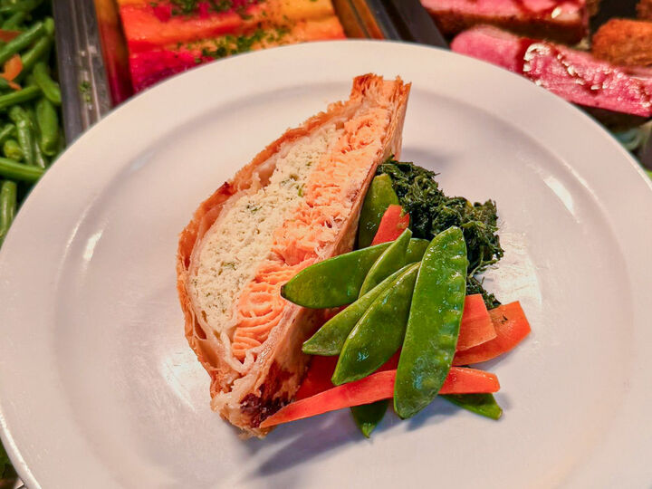 Salmon en croute with dill mouselline 2